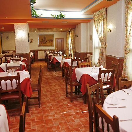 Hostal Cuatro Esquinas เอเฆอา เด ลอส กาบาเยรอส ภายนอก รูปภาพ