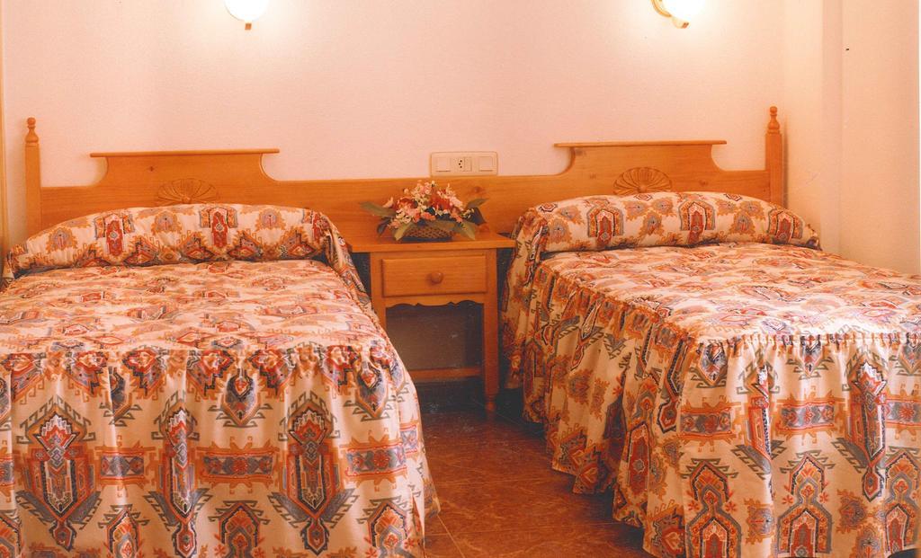 Hostal Cuatro Esquinas เอเฆอา เด ลอส กาบาเยรอส ห้อง รูปภาพ