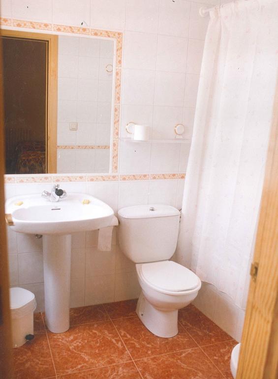 Hostal Cuatro Esquinas เอเฆอา เด ลอส กาบาเยรอส ห้อง รูปภาพ